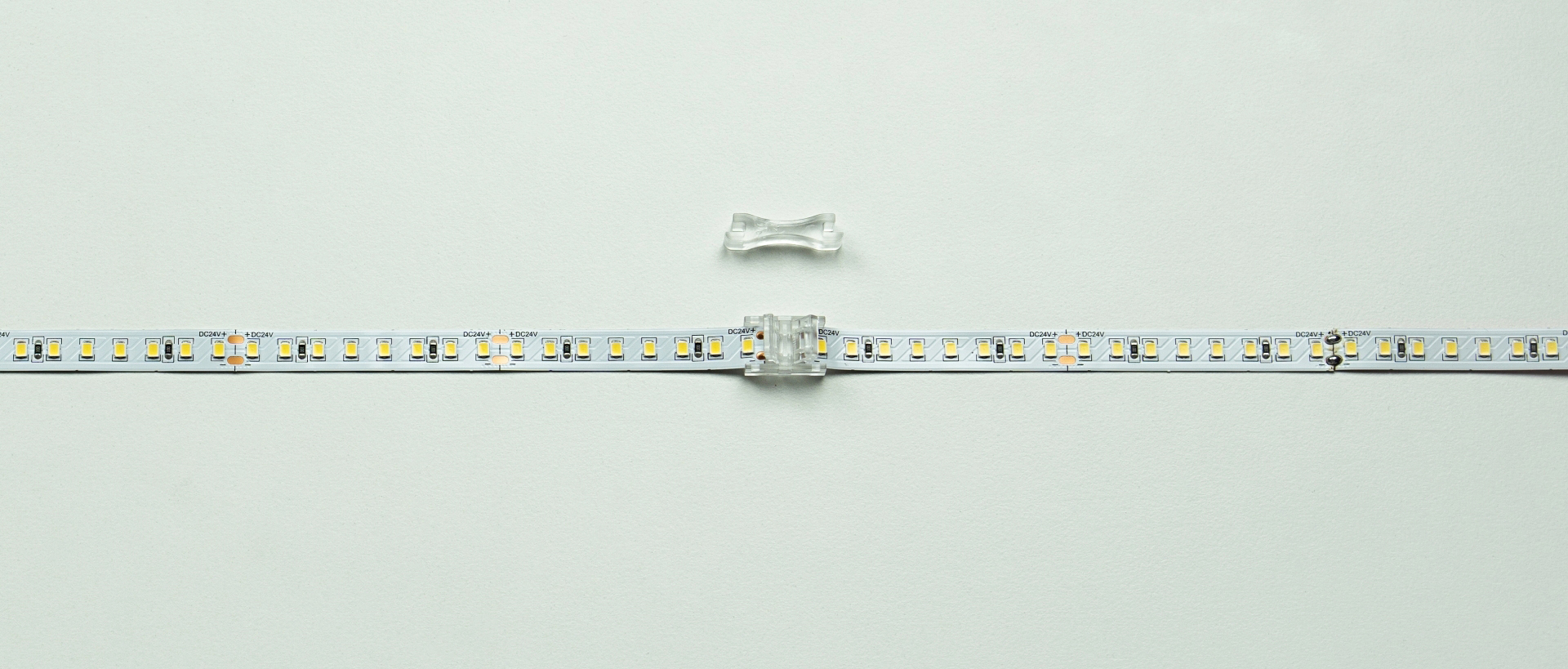 Pohled na otevřený konektor LED